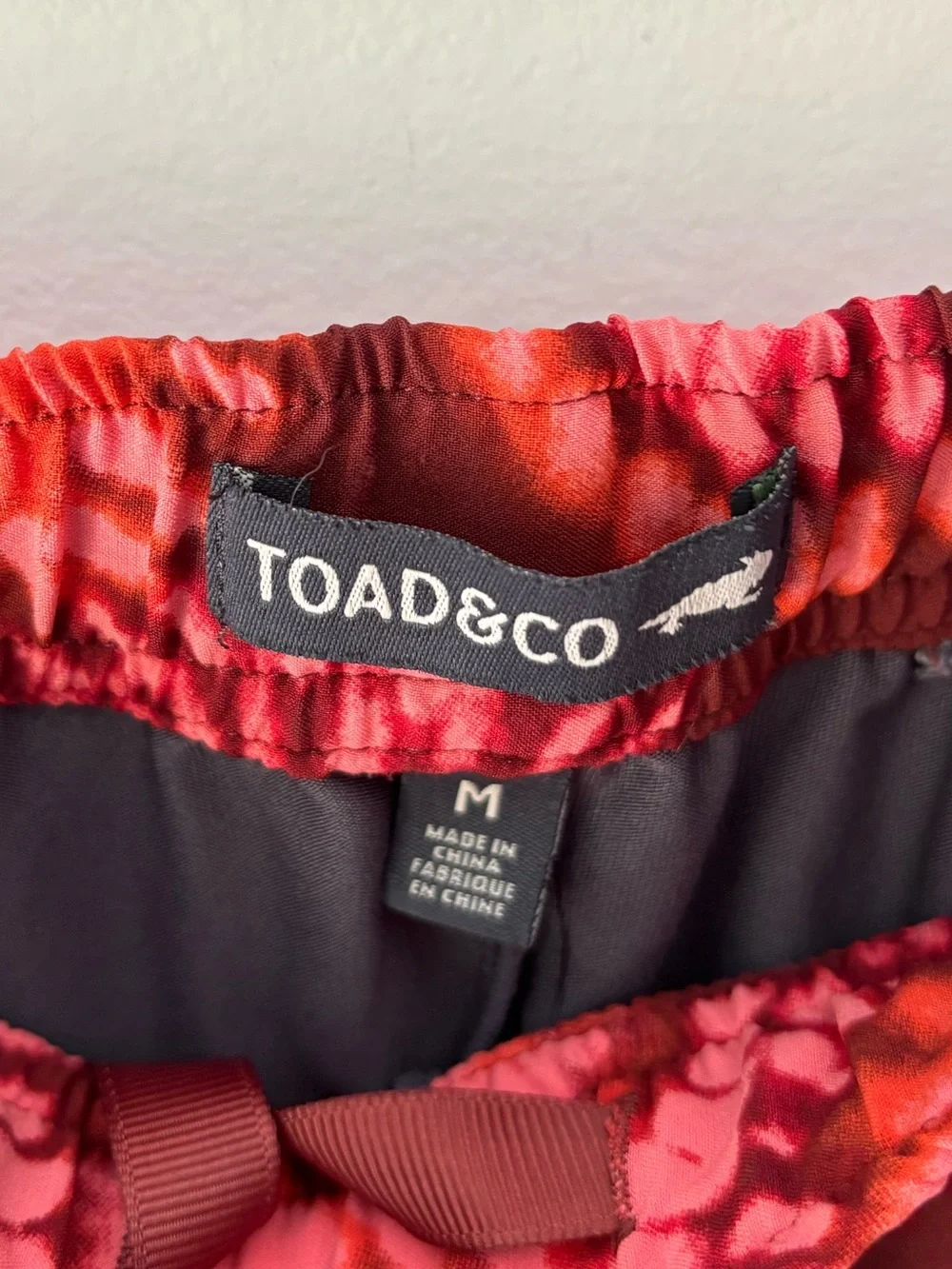 Toad&Co Sunkissed Weekend Skort Grenadine Tie Dye Red Floral Outdoor Activewear - Picture 3 of 8